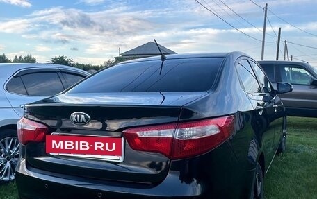 KIA Rio III рестайлинг, 2013 год, 900 000 рублей, 2 фотография