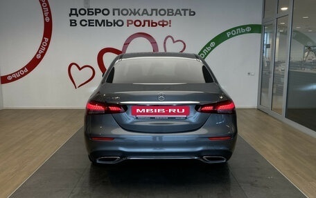 Mercedes-Benz E-Класс, 2021 год, 3 990 000 рублей, 5 фотография