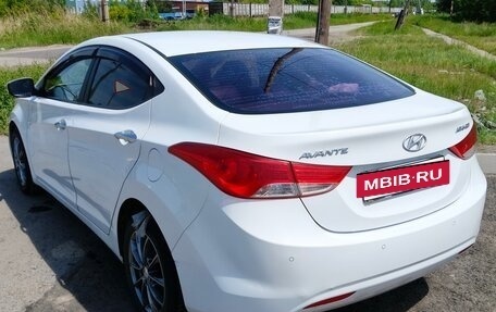 Hyundai Avante, 2011 год, 880 000 рублей, 3 фотография