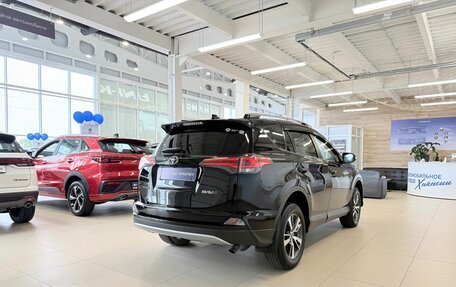 Toyota RAV4, 2017 год, 2 749 900 рублей, 6 фотография