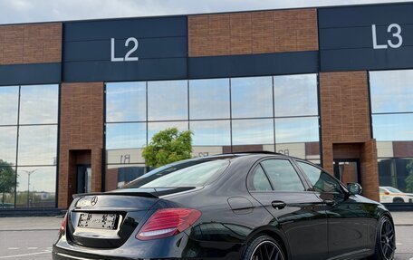 Mercedes-Benz E-Класс, 2019 год, 2 930 000 рублей, 5 фотография