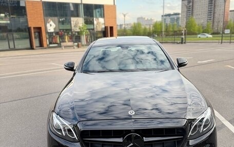 Mercedes-Benz E-Класс, 2019 год, 2 930 000 рублей, 15 фотография