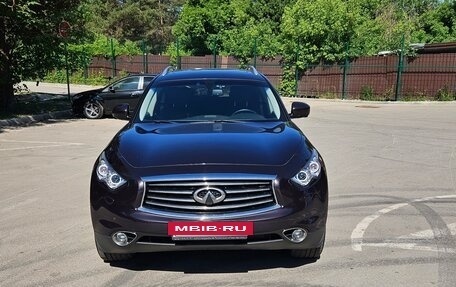 Infiniti QX70, 2014 год, 2 300 000 рублей, 9 фотография