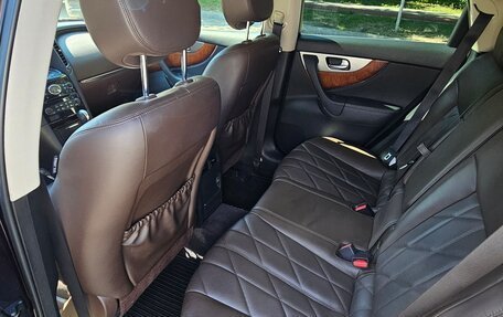 Infiniti QX70, 2014 год, 2 300 000 рублей, 13 фотография
