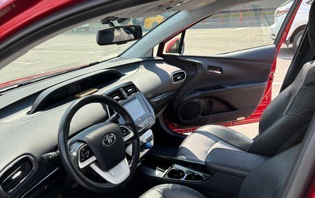 Toyota Prius IV XW50, 2017 год, 1 950 000 рублей, 4 фотография