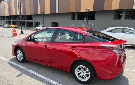 Toyota Prius IV XW50, 2017 год, 1 950 000 рублей, 9 фотография