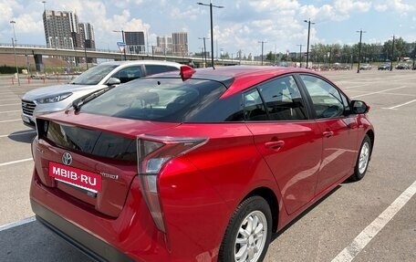 Toyota Prius IV XW50, 2017 год, 1 950 000 рублей, 8 фотография