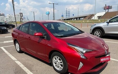 Toyota Prius IV XW50, 2017 год, 1 950 000 рублей, 6 фотография