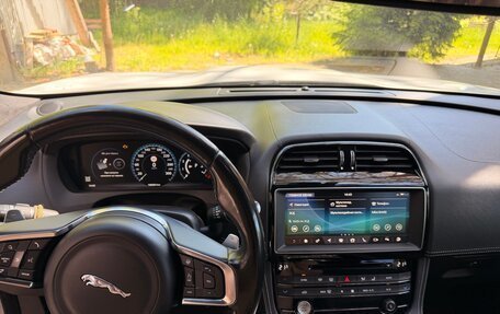 Jaguar F-Pace, 2017 год, 2 450 000 рублей, 1 фотография