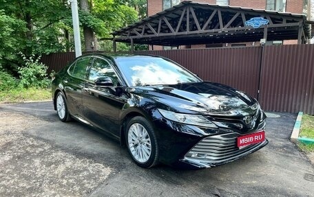 Toyota Camry, 2019 год, 2 950 000 рублей, 1 фотография