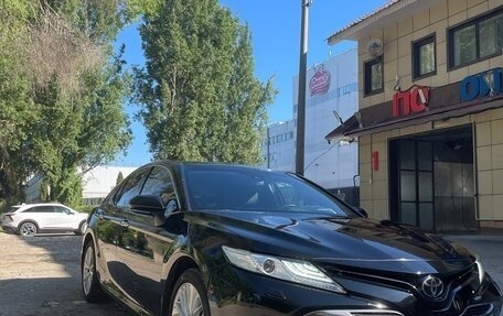 Toyota Camry, 2019 год, 3 190 000 рублей, 2 фотография
