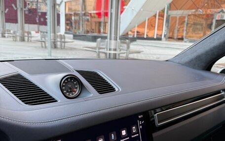 Porsche Cayenne III, 2022 год, 13 300 000 рублей, 19 фотография