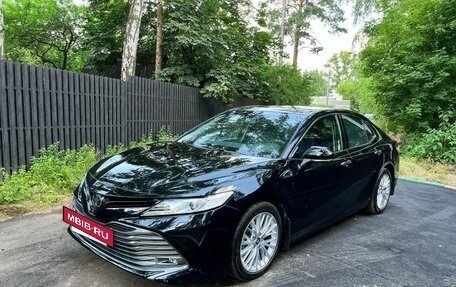 Toyota Camry, 2019 год, 2 950 000 рублей, 4 фотография