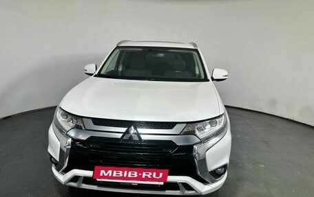 Mitsubishi Outlander III рестайлинг 3, 2022 год, 2 700 000 рублей, 2 фотография