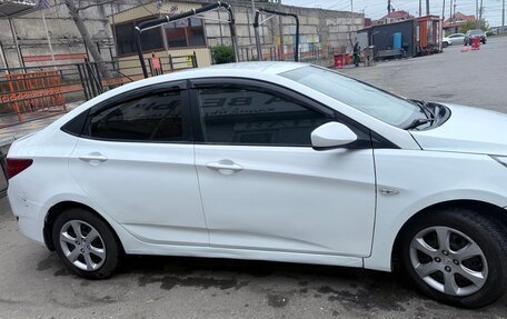 Hyundai Solaris II рестайлинг, 2014 год, 420 000 рублей, 2 фотография