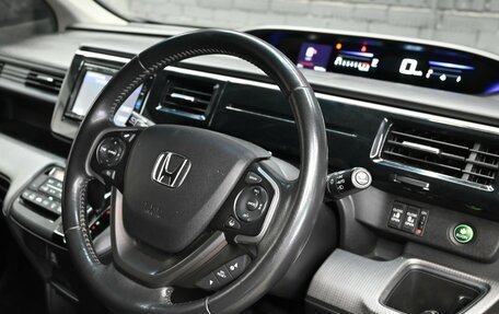 Honda Stepwgn IV, 2018 год, 2 150 000 рублей, 14 фотография