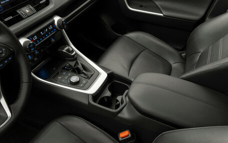 Toyota RAV4, 2019 год, 3 090 000 рублей, 21 фотография