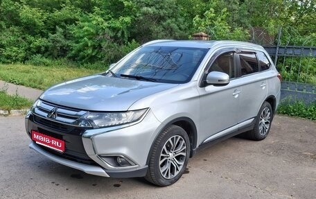 Mitsubishi Outlander III рестайлинг 3, 2015 год, 2 100 000 рублей, 1 фотография