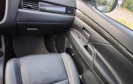Mitsubishi Outlander III рестайлинг 3, 2015 год, 2 100 000 рублей, 11 фотография