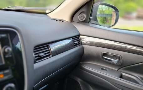Mitsubishi Outlander III рестайлинг 3, 2015 год, 2 100 000 рублей, 10 фотография