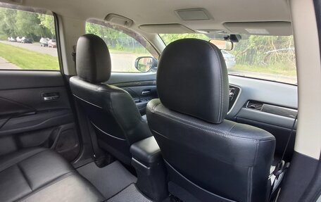 Mitsubishi Outlander III рестайлинг 3, 2015 год, 2 100 000 рублей, 16 фотография
