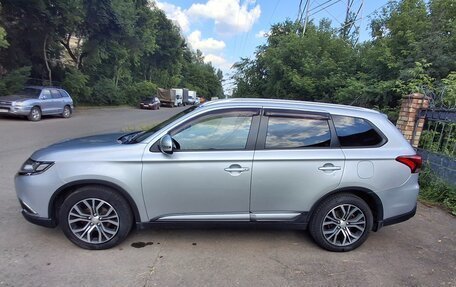 Mitsubishi Outlander III рестайлинг 3, 2015 год, 2 100 000 рублей, 6 фотография