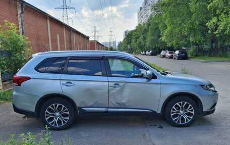 Mitsubishi Outlander III рестайлинг 3, 2015 год, 2 100 000 рублей, 7 фотография