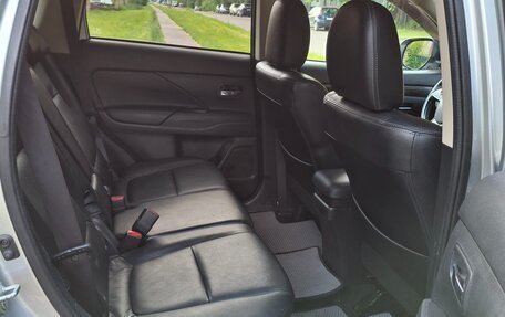 Mitsubishi Outlander III рестайлинг 3, 2015 год, 2 100 000 рублей, 15 фотография