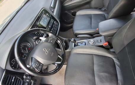 Mitsubishi Outlander III рестайлинг 3, 2015 год, 2 100 000 рублей, 21 фотография