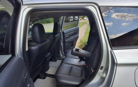 Mitsubishi Outlander III рестайлинг 3, 2015 год, 2 100 000 рублей, 19 фотография