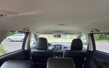 Mitsubishi Outlander III рестайлинг 3, 2015 год, 2 100 000 рублей, 26 фотография
