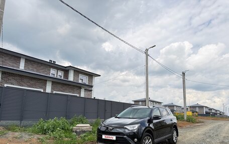 Toyota RAV4, 2016 год, 2 445 000 рублей, 2 фотография