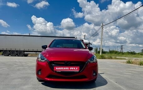 Mazda Demio IV, 2015 год, 1 050 000 рублей, 2 фотография