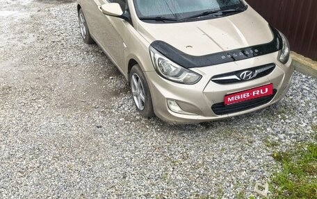 Hyundai Solaris II рестайлинг, 2012 год, 650 000 рублей, 1 фотография
