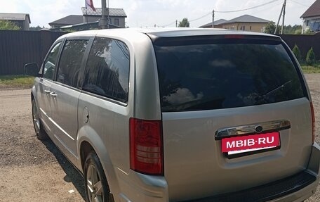 Chrysler Town & Country V рестайлинг, 2010 год, 950 000 рублей, 6 фотография