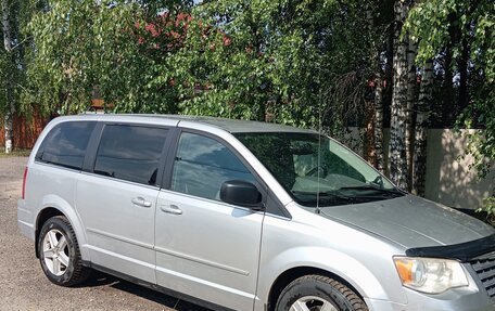 Chrysler Town & Country V рестайлинг, 2010 год, 950 000 рублей, 13 фотография