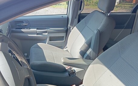 Chrysler Town & Country V рестайлинг, 2010 год, 950 000 рублей, 11 фотография