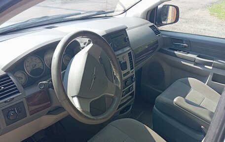 Chrysler Town & Country V рестайлинг, 2010 год, 950 000 рублей, 10 фотография