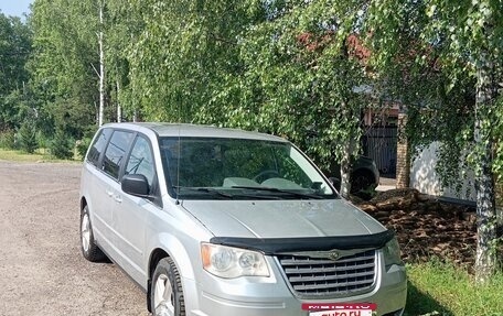 Chrysler Town & Country V рестайлинг, 2010 год, 950 000 рублей, 12 фотография