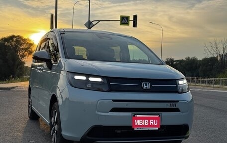 Honda Freed, 2024 год, 2 550 000 рублей, 3 фотография