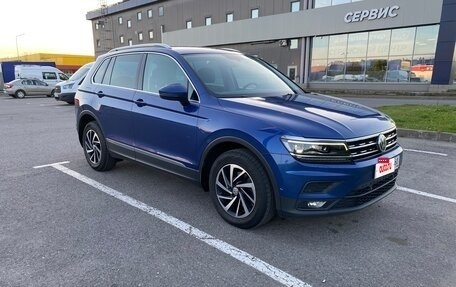 Volkswagen Tiguan II, 2018 год, 1 890 000 рублей, 2 фотография