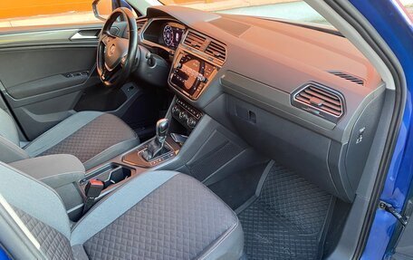 Volkswagen Tiguan II, 2018 год, 1 890 000 рублей, 10 фотография