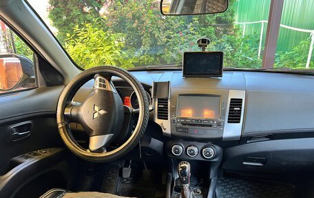 Mitsubishi Outlander III рестайлинг 3, 2010 год, 1 300 000 рублей, 2 фотография