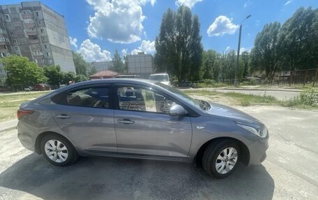 Hyundai Solaris II рестайлинг, 2017 год, 915 000 рублей, 3 фотография