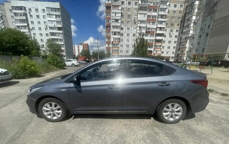 Hyundai Solaris II рестайлинг, 2017 год, 915 000 рублей, 2 фотография