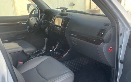 Toyota Land Cruiser Prado 120 рестайлинг, 2007 год, 4 000 000 рублей, 8 фотография
