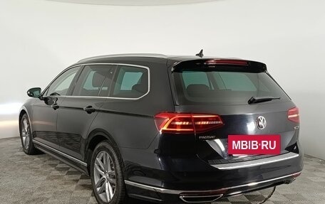 Volkswagen Passat B8 рестайлинг, 2019 год, 1 890 000 рублей, 5 фотография