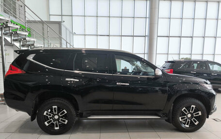 Mitsubishi Pajero Sport III рестайлинг, 2017 год, 2 350 000 рублей, 8 фотография