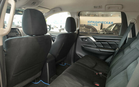 Mitsubishi Pajero Sport III рестайлинг, 2017 год, 2 350 000 рублей, 16 фотография