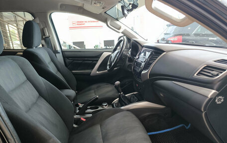 Mitsubishi Pajero Sport III рестайлинг, 2017 год, 2 350 000 рублей, 15 фотография